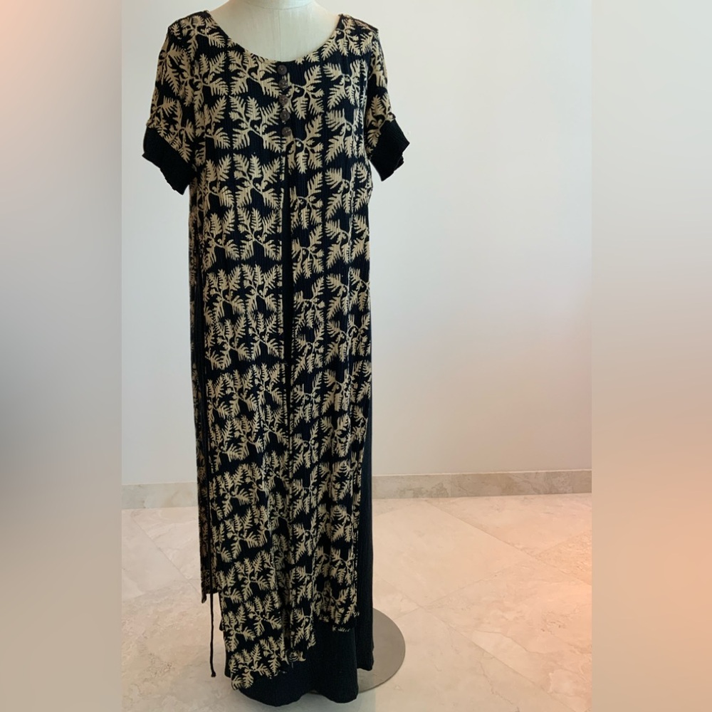 Passport Black/Tan Leaf Pattern Dress sz Large NWOT